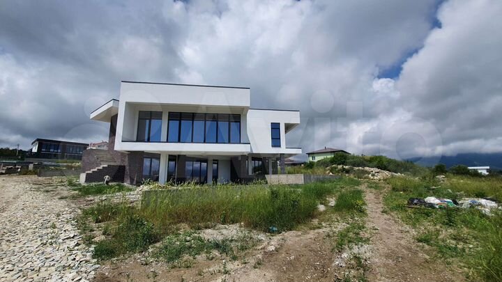 Дом 186 м² на участке 6 сот.