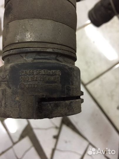 Патрубок системы охлаждения Audi A8 D3