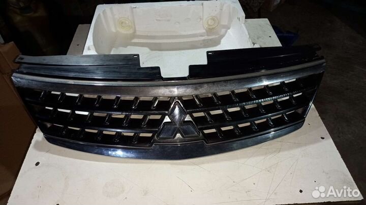 Решетка радиатора mitsubishi outlander xl