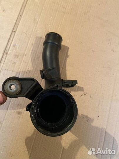 Патрубок интеркулера Volkswagen Passat