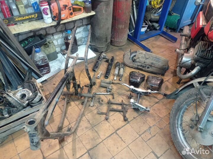 Продам запчасти на мотоцикл Паннония т1