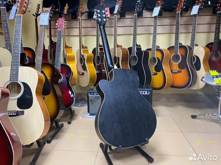 Акустическая гитара черная