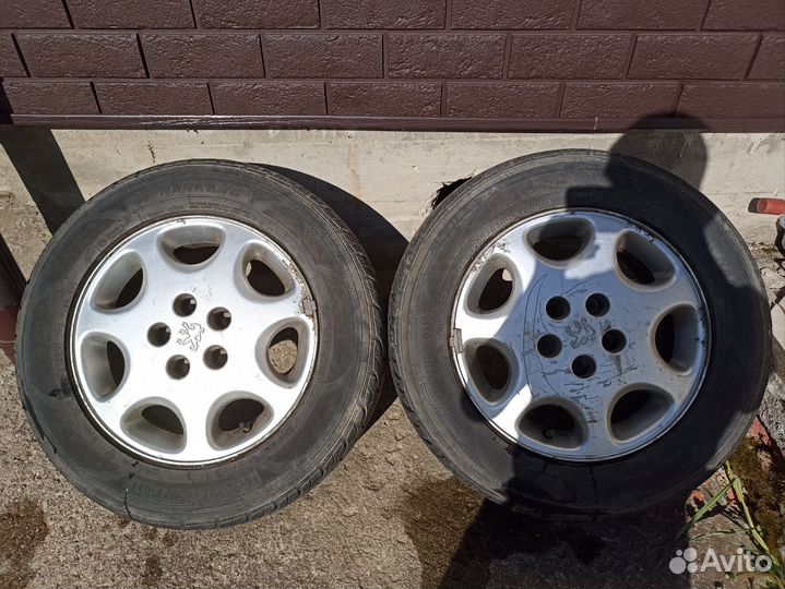 Летняя резина на литых дисках Peugeot (2 штуки)