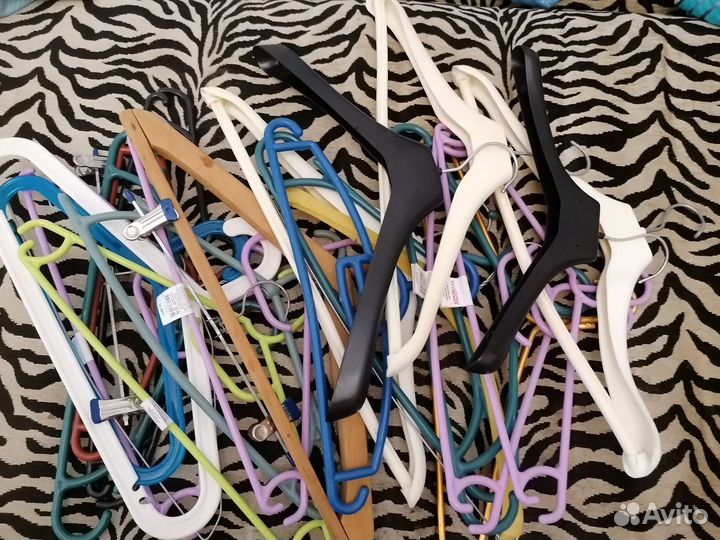 Вешалки 25шт б/у (предлагайте цену)