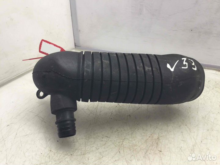 Патрубок воздушного фильтра Volkswagen Passat Ajm