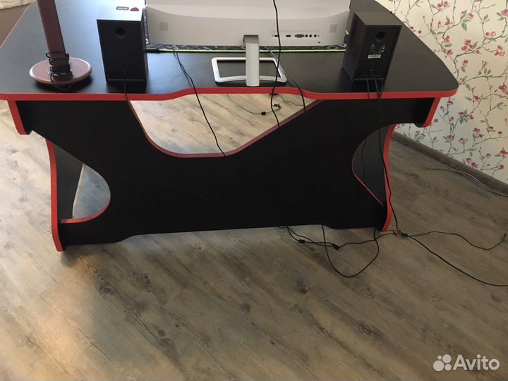 Компьютерный стол игровой