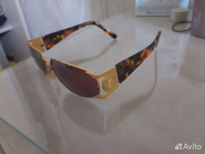 Солнцезащитные очки женские брендовые