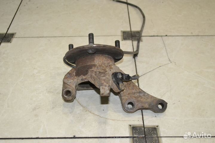 Поворотный кулак передний левый Mitsubishi Lancer