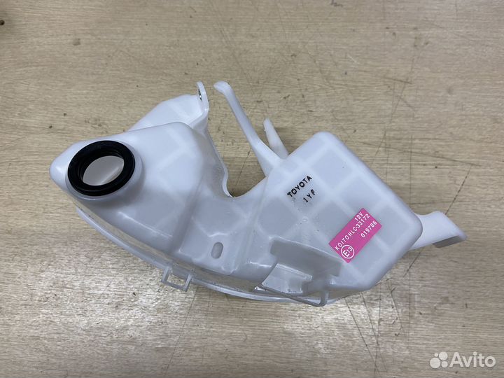 Бачок омывателя Toyota Camry 70