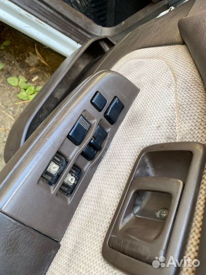 Кнопки стеклоподъемников Toyota Carina 170