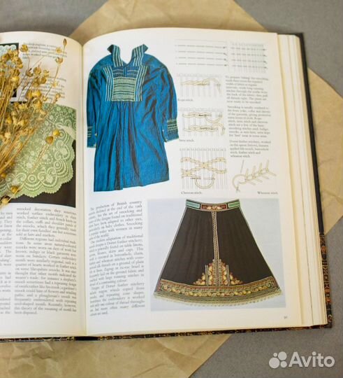 Книга на английском Вышивка народов со всего мира