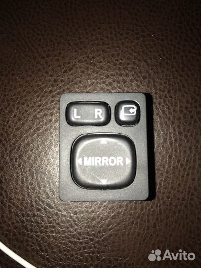 Блок управления зеркалами на Toyota