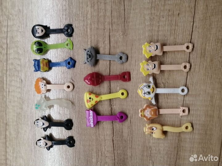 Игрушки из пятёрочки и магнита, стиратели и тп