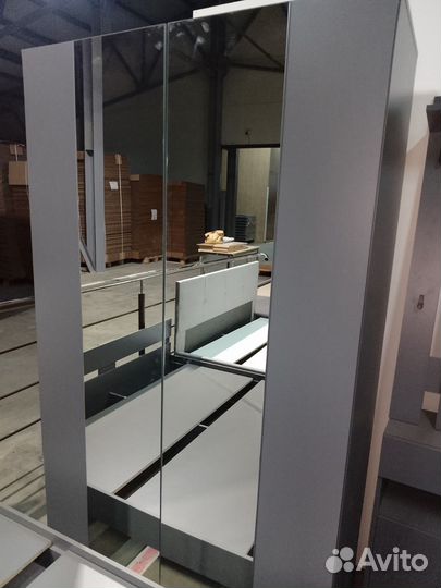 Новый шкаф с акционного склада