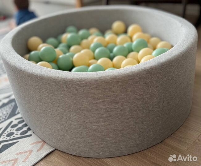 Сухой бассейн с шариками