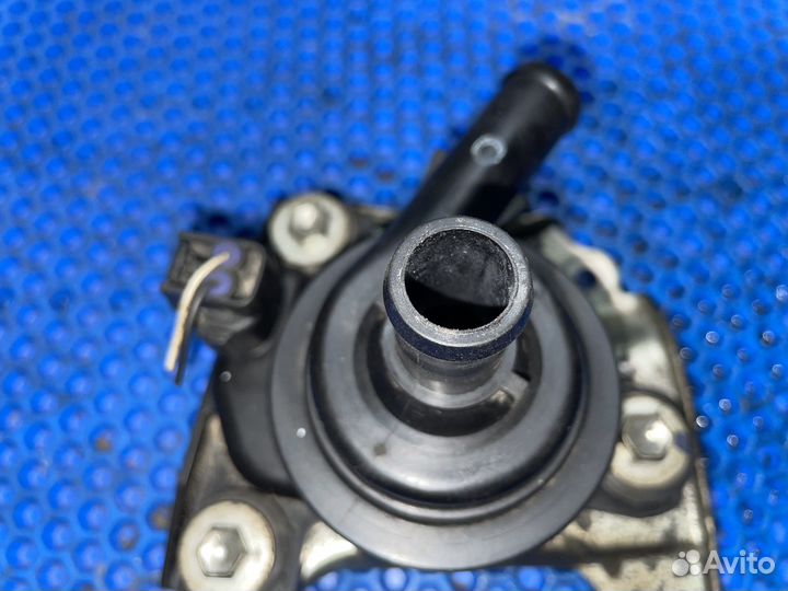 Помпа инвертора Toyota Prius 20