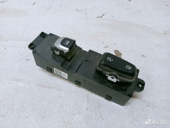 Кнопка стеклоподъемника передняя правая Kia Optima