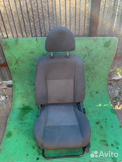 Сиденье переднее левое Nissan Almera N16 QG15DE