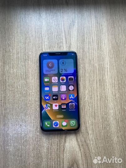 Телефон Apple iPhone X 64Gb