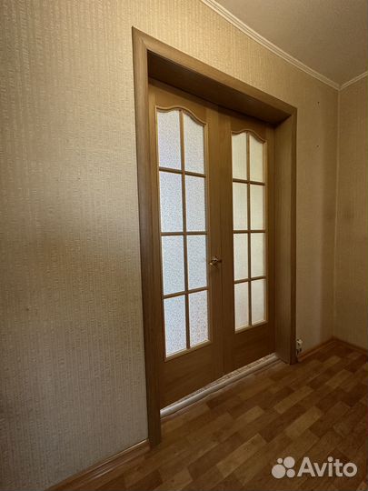 Дверь двухстворчатая