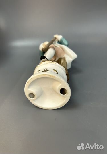 Статуэтка фарфор