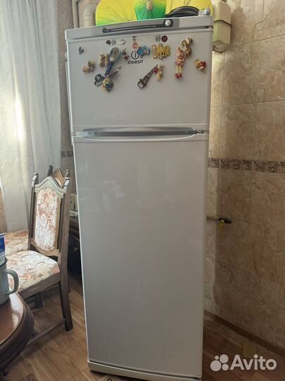 Холодильник indesit