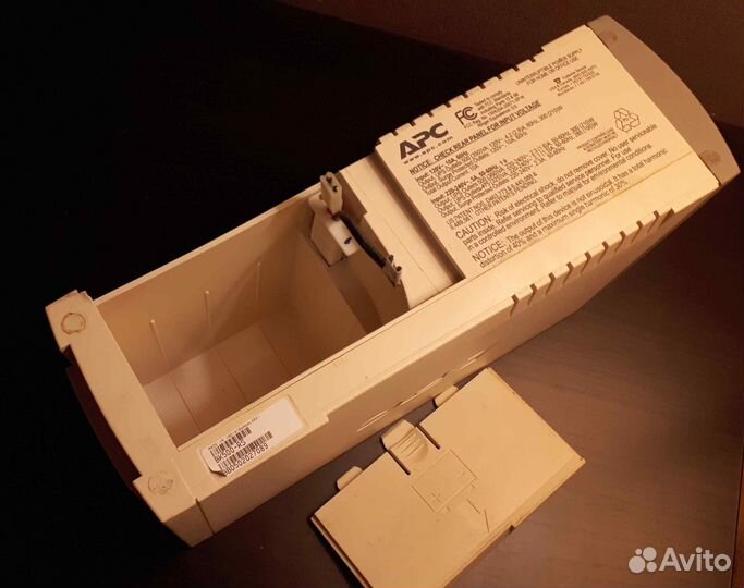 Бесперебойник APC Back-UPS CS 500 с батареей