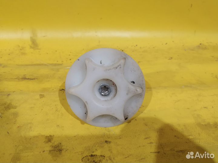 Болт крепления запасного колеса Nissan