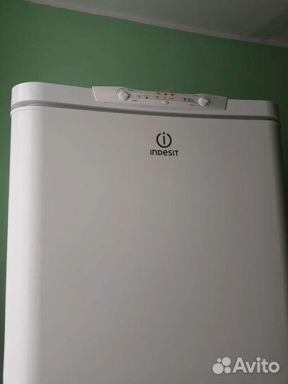 Холодильник indesit