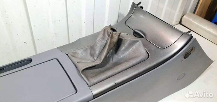 Подлокотник Mazda 6 GG