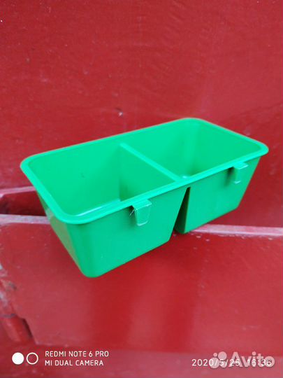 Поилки и кормушки для птиц