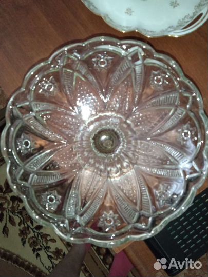 Старинные вазы-фруктовницы на ножке