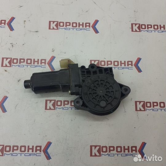 Моторчик стеклоподьемника передний левый (82470-2E