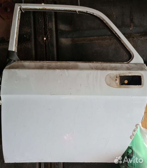 Задняя правая (левая) дверь газ 3110 (3102)