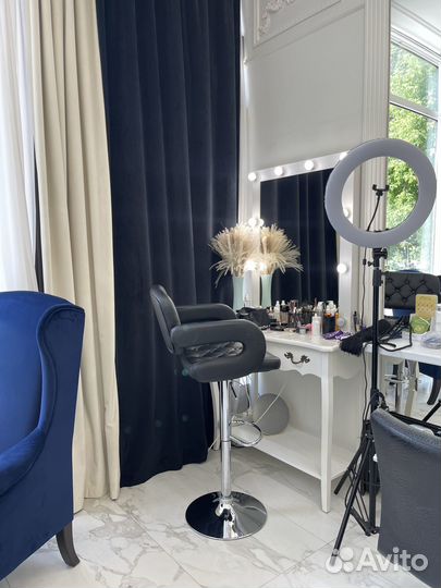 Вакансия мастер бровист