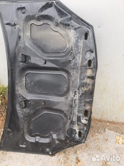 Капот на reno sandero 1