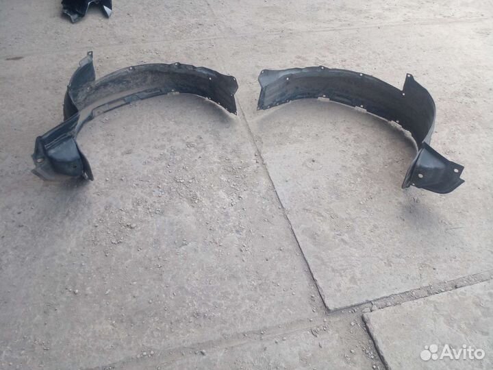 Подкрылок передний Lexus GX460 2011г