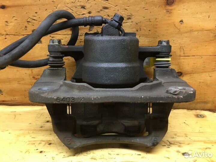 Суппорт передний левый Toyota Nadia SXN15 3SFE