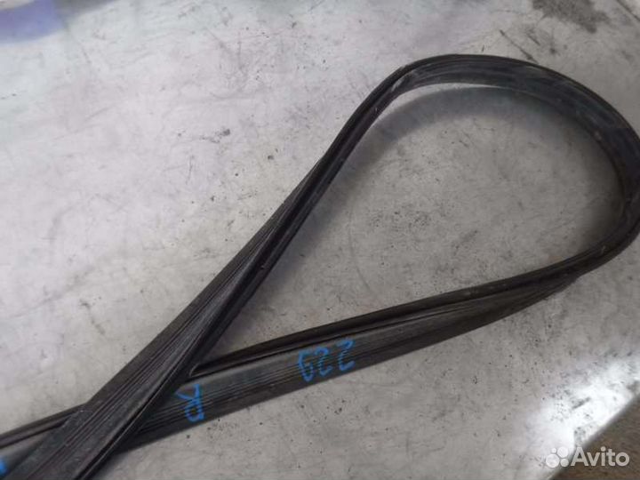 Уплотнитель верхний правый Лада Калина 21114 2007