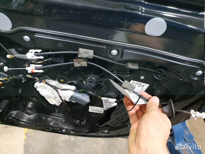 Трос внутренней ручки пер двери Porsche Cayenne II