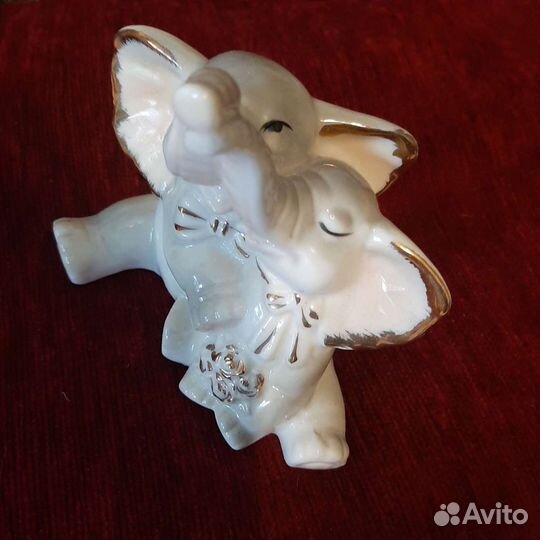 Статуэтка фарфоровая слоники