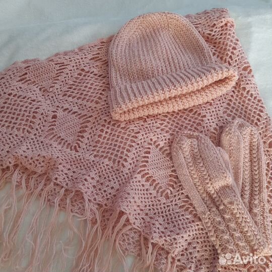 Комплект Платок шаль, шапка, варежки новый