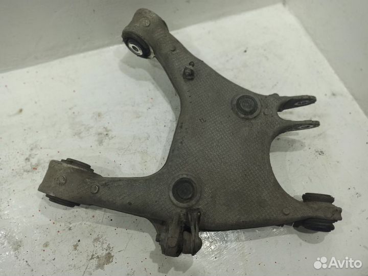 Рычаг задний нижний правый