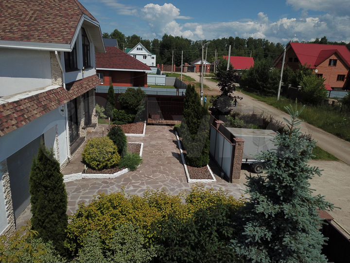 Дом 330 м² на участке 9 сот.