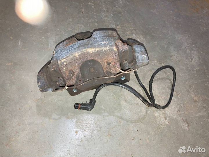 Суппорт передний левый Mercedes-Benz E-Class W210