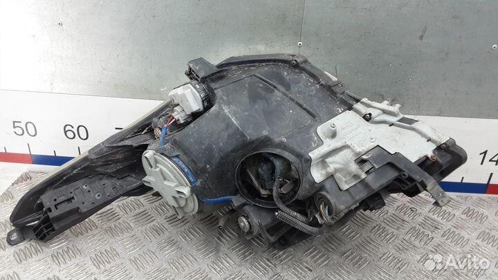 Фара правая Toyota Avensis