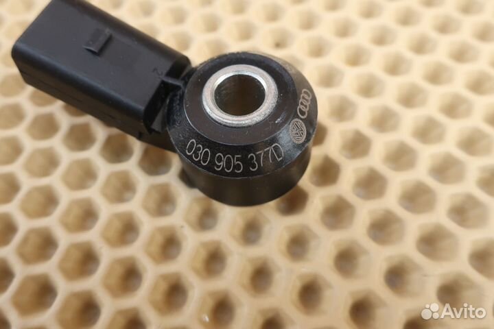 Датчик детонации VAG 030905377D