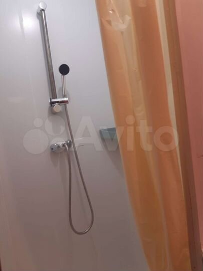 Комната 100 м² в 5-к., 1/1 эт.