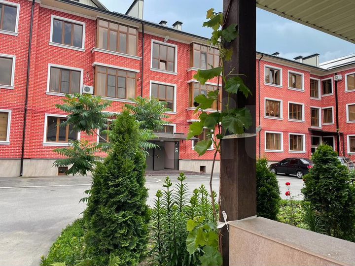 3-к. квартира, 82 м², 2/4 эт.