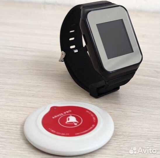 Кнопка вызова персонала и часы в ассортименте